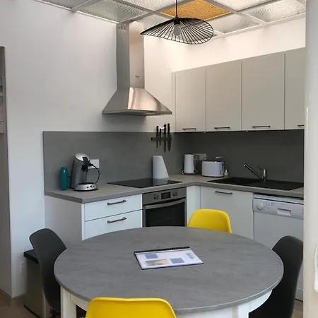 Apartment Bel Avec Cour Classe 3* Angelus 4p